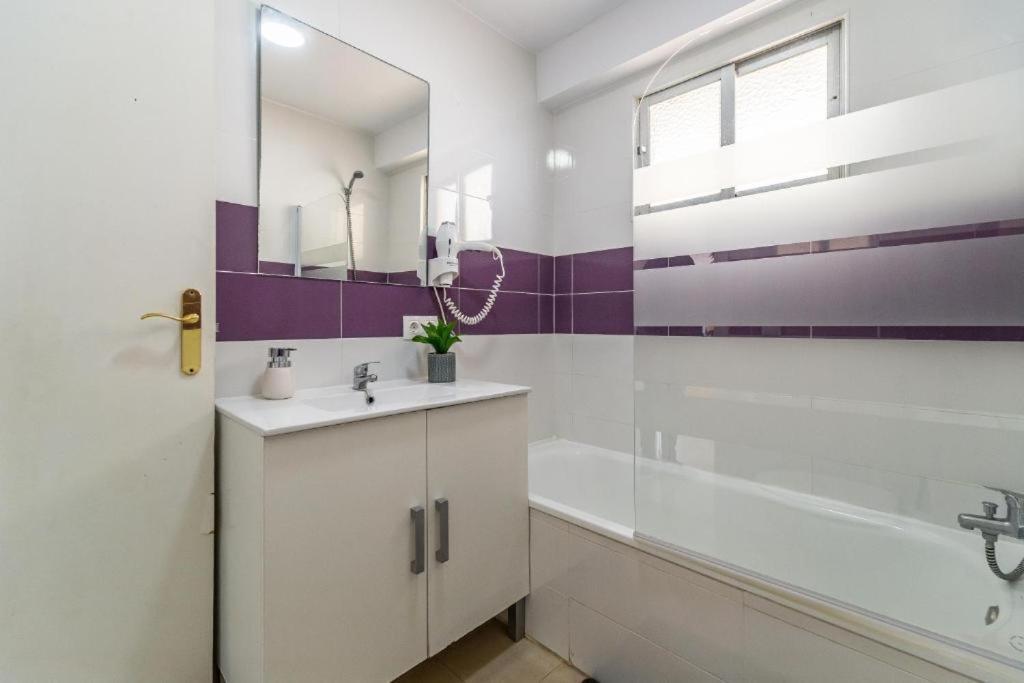 Seaside Boutique Apartment Фуэнхирола Экстерьер фото