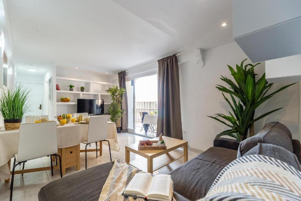 Seaside Boutique Apartment Фуэнхирола Экстерьер фото