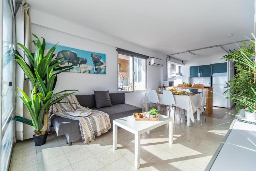 Seaside Boutique Apartment Фуэнхирола Экстерьер фото